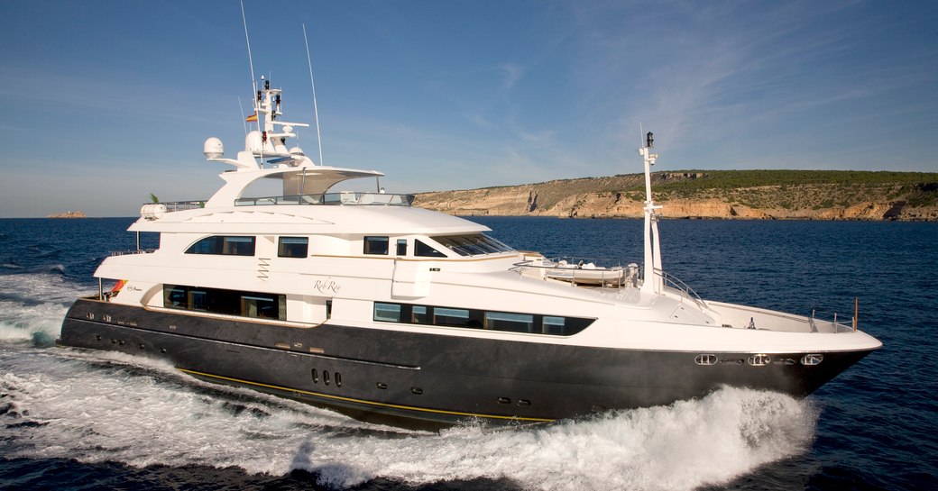luxury yacht komokwa