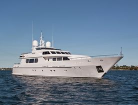 Christmas Charter Offer on Motor Yacht MIMU