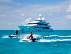 Superyacht ‘Casino Royale’ reduces rate for summertime charter vacations