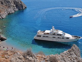 Superyacht LIONSHARE announces unbeatable discount on Mediterranean yacht charters