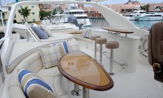 Chip yacht charter Lazzara Motor Yacht