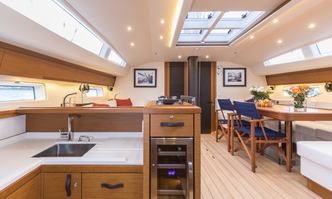 LUNOUS yacht charter Jeanneau Sail Yacht