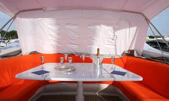 Maximo yacht charter Pershing Motor Yacht