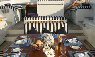 Avella yacht charter Azimut Motor Yacht