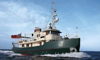 DP Monitor yacht charter Benetti M&B Motor Yacht
