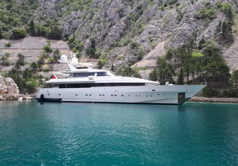 Indigo Star I Yacht Charter in Abu Dhabi