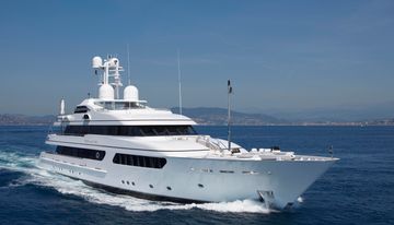 Hurricane Run charter yacht