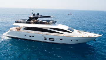 5 Aces charter yacht