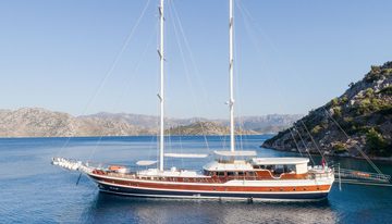 Halcon Del Mar charter yacht