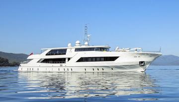 Vetro charter yacht