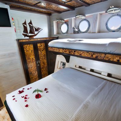 Manta Mae Yacht 13
