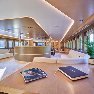 Omnia Yacht 12