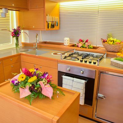 Lotus Yacht 12