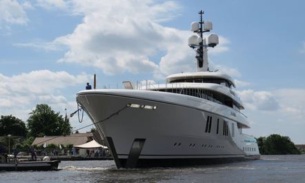 Video: The Launch Of 73m Feadship M/Y HASNA