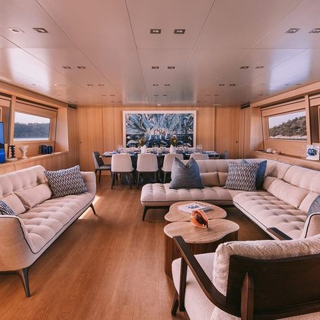 Lounge area onboard charter yacht ISLANDER II, seat arranged around the outside, facing in to a coffee table.