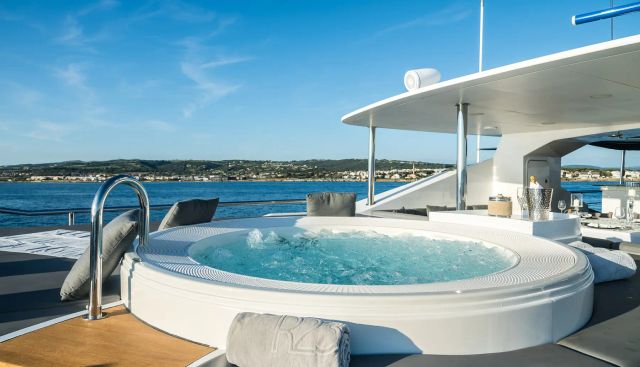 R23 Yacht 2