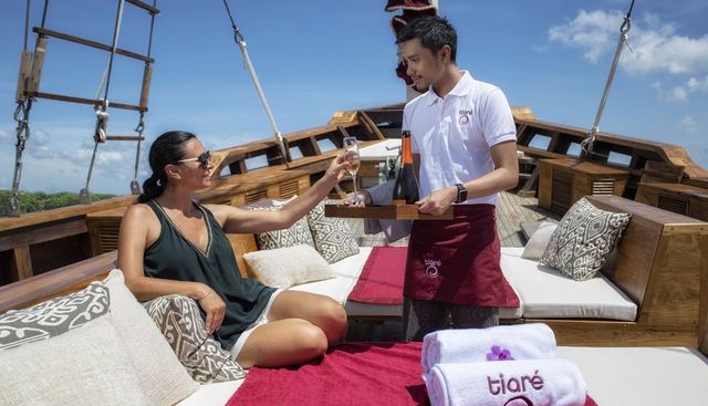 Tiare Yacht 4
