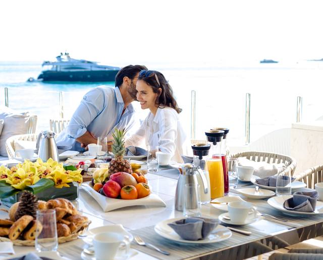 Why Dining On Deck Is Better than Any Restaurant 